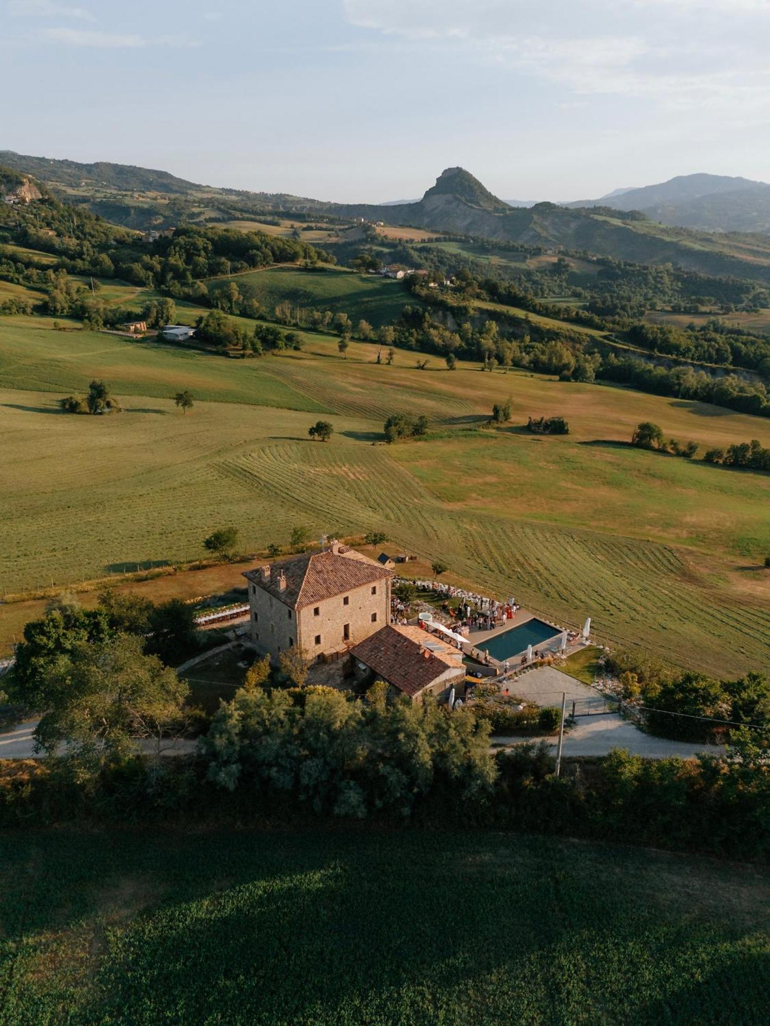 Palazzo Serre - Natura & Piscina 산레오 외부 사진