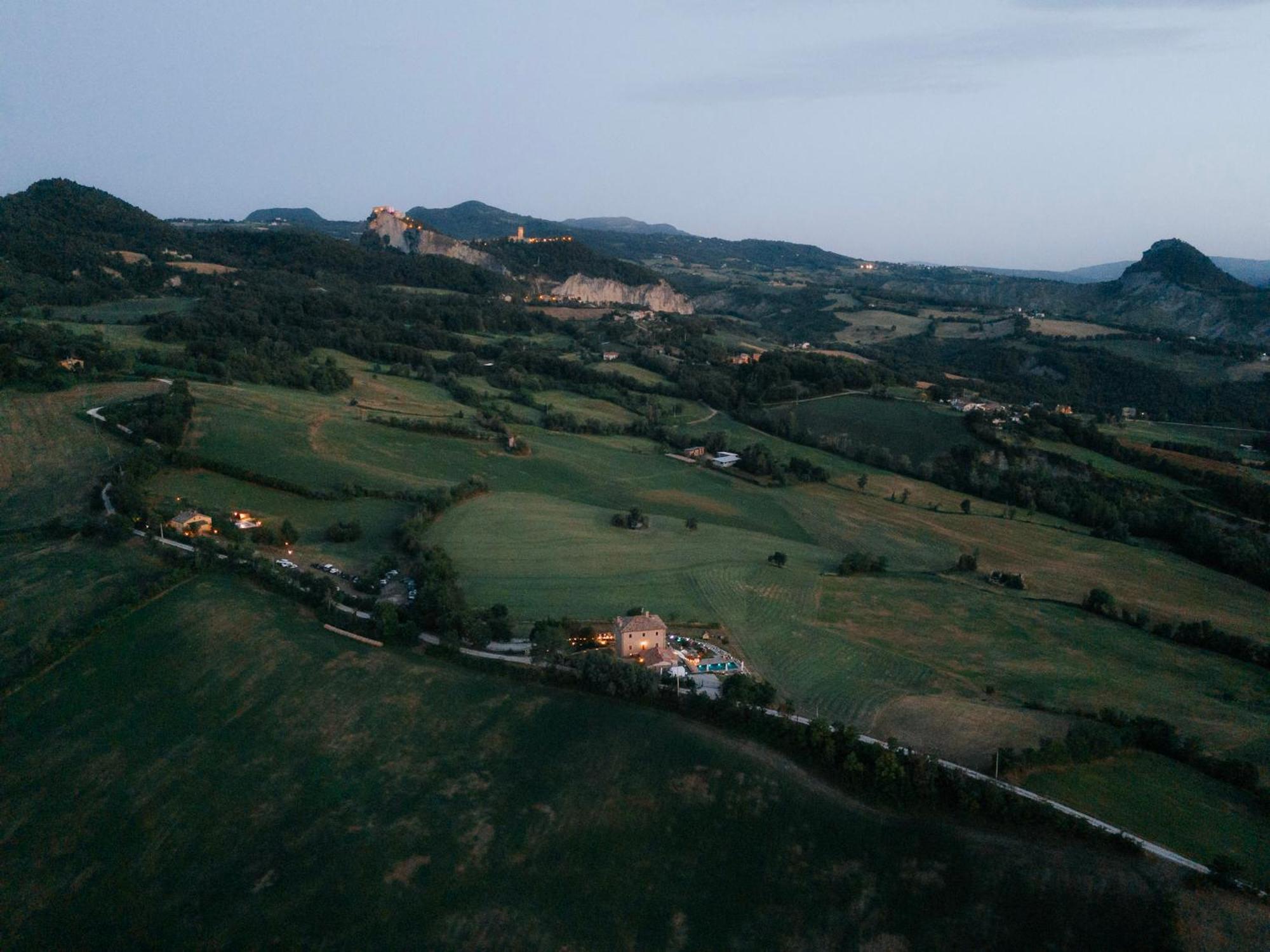 Palazzo Serre - Natura & Piscina 산레오 외부 사진